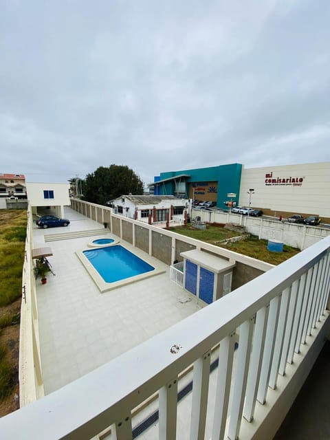 Shower, Balcony/Terrace, Swimming pool, Parking