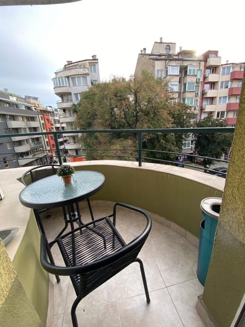 Day, View (from property/room), Balcony/Terrace, City view