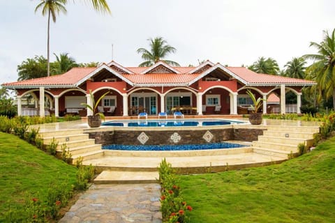 Property building, Garden, Swimming pool