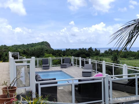 View (from property/room), Balcony/Terrace, Pool view, Sea view, Swimming pool, sunbed