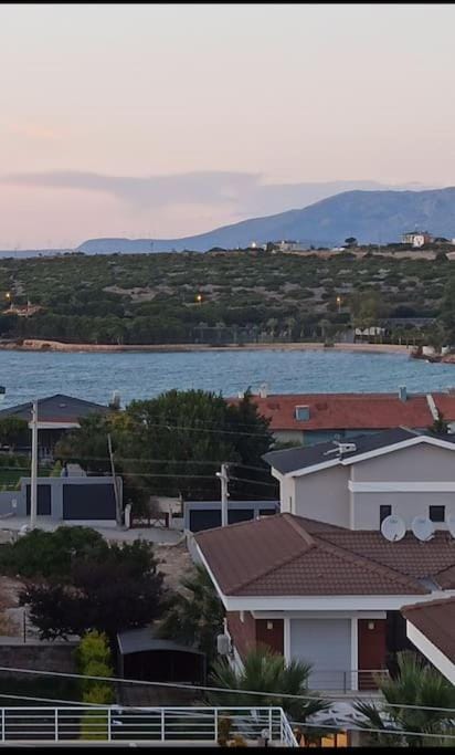 Çeşme Dalyan'da, Triplex Müstakil, Havuzlu Villa Villa in Cesme