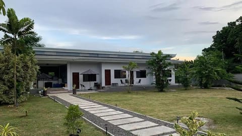 Property building, Day, Garden, Garden view