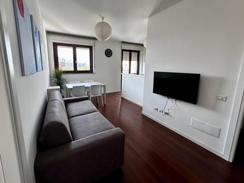 Happy Home close to the Hospital,ENI,Milano - GR Apartment in San Donato Milanese