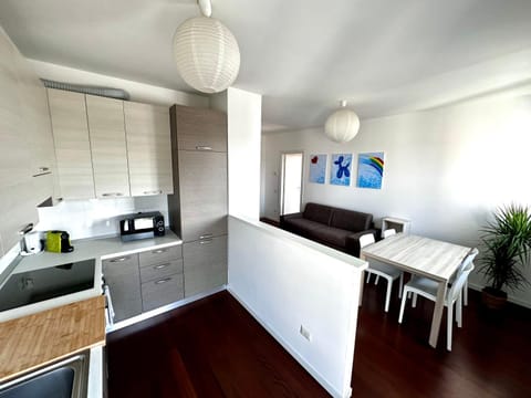 Happy Home close to the Hospital,ENI,Milano - GR Apartment in San Donato Milanese