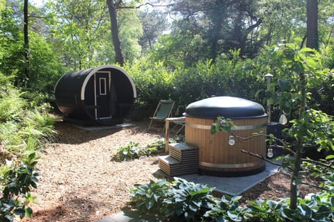 Garden, Hot Tub, Sauna