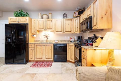 Coffee/tea facilities, Kitchen or kitchenette, dishwasher, microwave, oven, stove, toaster