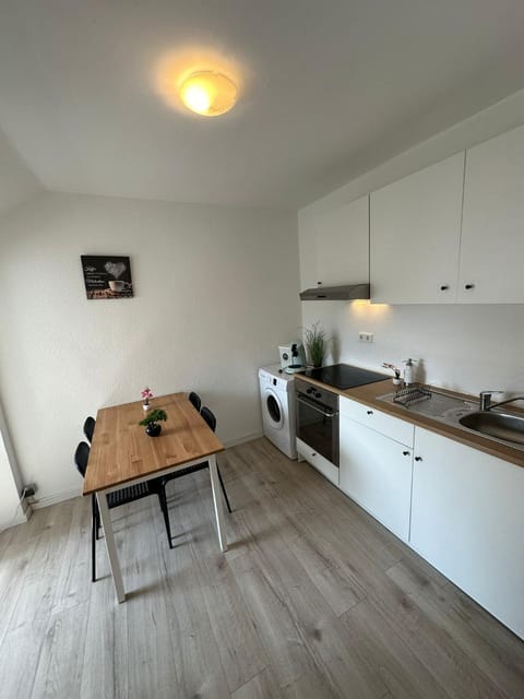 Kitchen or kitchenette, Dining area, stove