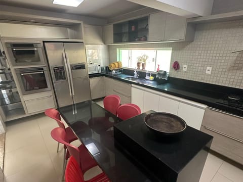 Kitchen or kitchenette, Dining area, oven, stove