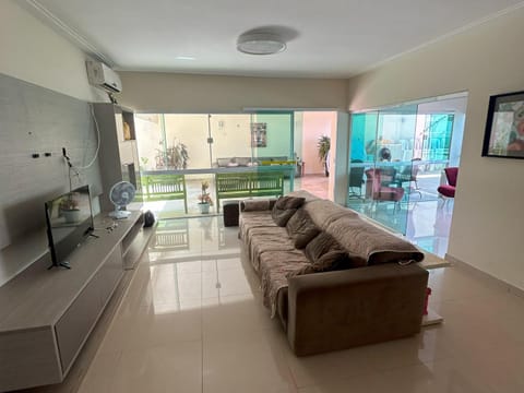 TV and multimedia, Living room, Seating area, air conditioner