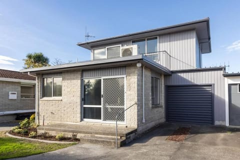 Modern Town-House Delight Apartment in Napier