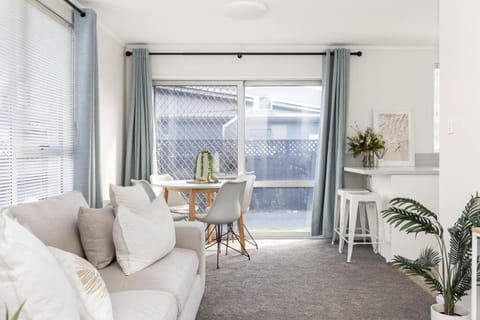 Modern Town-House Delight Apartment in Napier