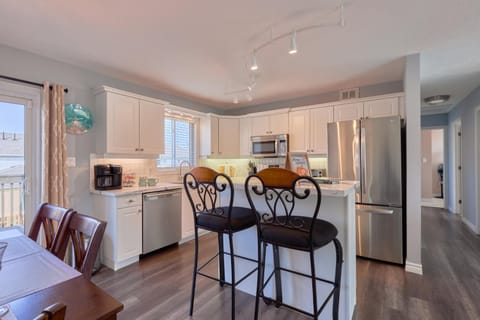 Dining area, kitchen