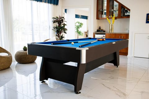 Billiard, Game Room