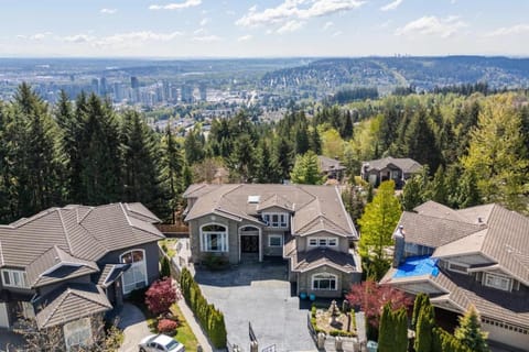 Luxury home in Westwood Plateau Coquitlam Apartment in Coquitlam