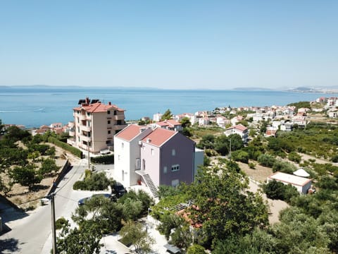 Neighbourhood, Sea view