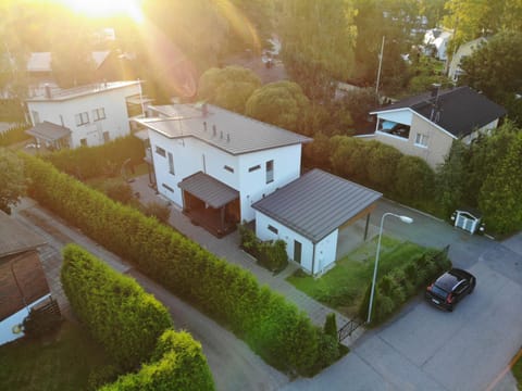 Property building, Neighbourhood, Bird's eye view, Street view, Location, Parking