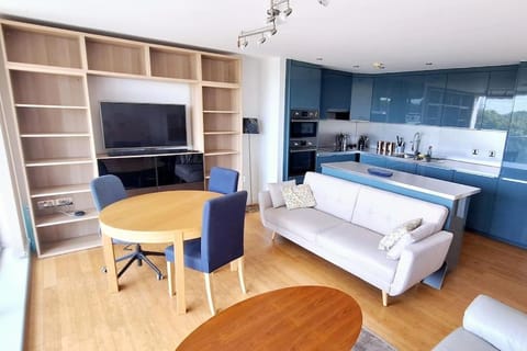 TV and multimedia, Kitchen or kitchenette, Living room, Dining area, Evening entertainment