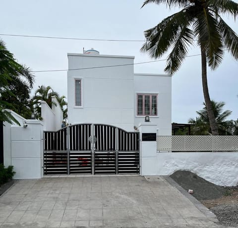 Property building, Day, Street view