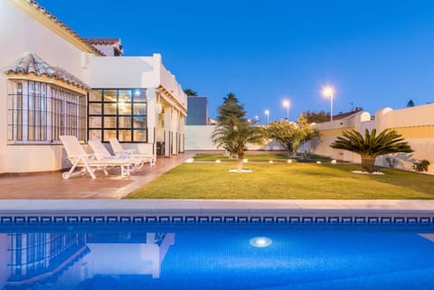 Chalet Silvia House in Chiclana de la Frontera