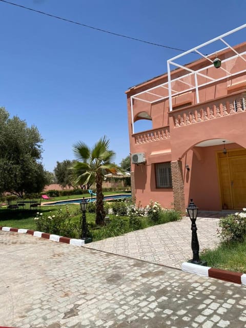 Property building, Day, Garden, Garden view