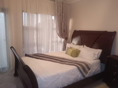 Spacious fully Furnished cottage Apartment in Johannesburg