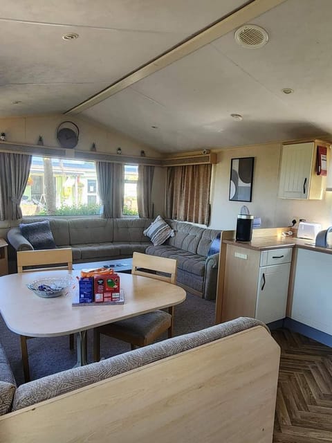 18 Vale Park Campground/ 
RV Resort in Fishguard Holiday Park