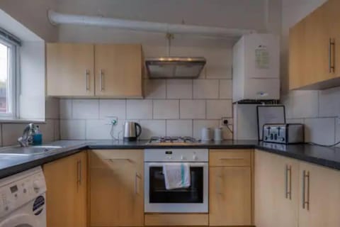 Vibrant Artist Hideaway by Centre Parking Apartment in Liverpool