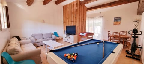 Communal lounge/ TV room, Billiard, Game Room, Living room