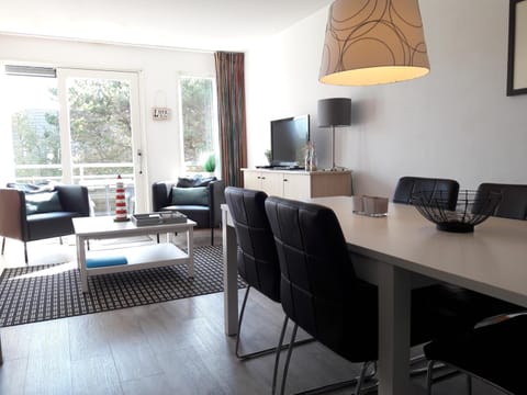 Day, Living room, Photo of the whole room, Seating area, Dining area, Autumn, Garden view