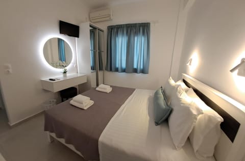 Dinas Inn Apartment in Paros, Greece