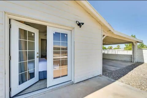 Cozy and Peaceful Yuma Vacation Rental with Pool House in Yuma