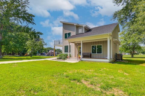 Rock Hall Retreat with Balcony Near Park and Marina! House in Rock Hall