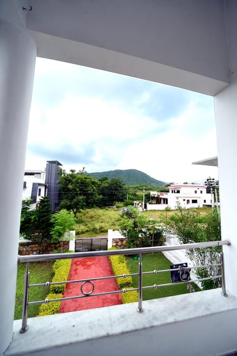 Natural landscape, Garden, Balcony/Terrace, Mountain view