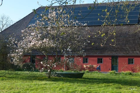 Property building, Spring, Day, Natural landscape, Garden, Garden view