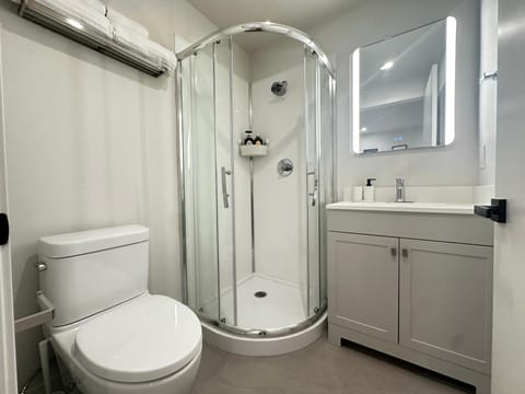 A New Suite with Private Bathroom 8 mins to UBC, 15 mins to Downtown Bed and Breakfast in Vancouver