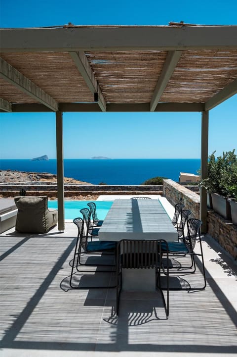 Seating area, Dining area, Sea view