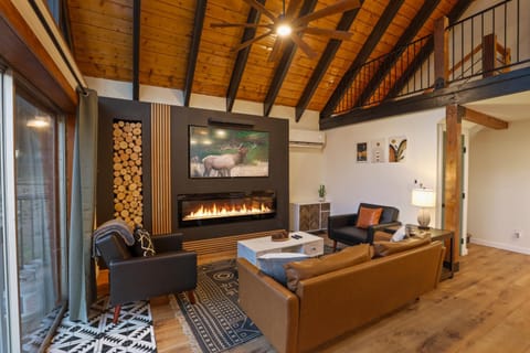 Cozy Modern Chalet in Strawberry Chalet in Strawberry