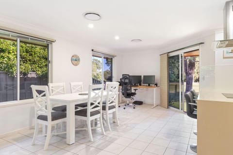 Oceanside Escape in Point Vernon House in Hervey Bay