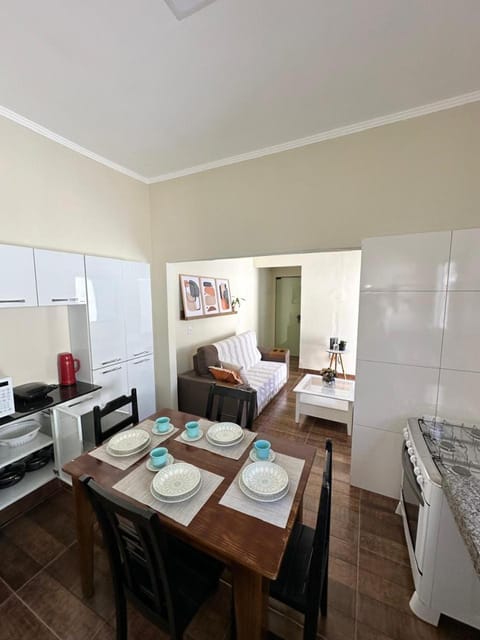 Kitchen or kitchenette, Dining area, minibar, oven, pet friendly, stove