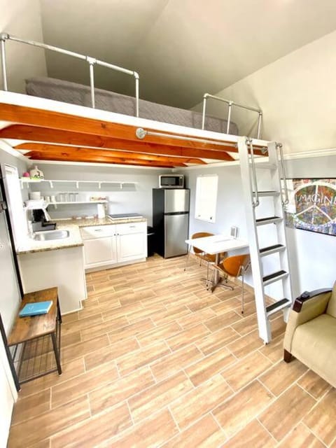 Modern Cottage Tiny-Home 4miles to LEGOLAND House in Winter Haven