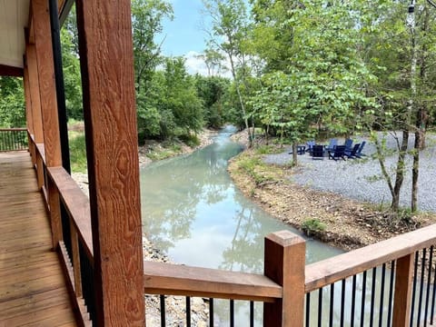 The Bridge of Wonders, Lux 5BR Creek Front with Gameroom House in Broken Bow