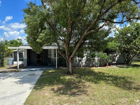 Large 3Bedrooms 1 Bath Near DownTown Dining House in Winter Haven