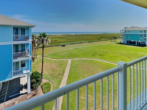 Pointe West 303 - Beachside Blue Sailfish Apartment in Galveston Island