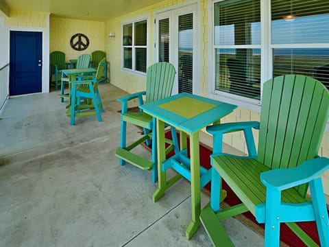 Pointe West 303 - Beachside Blue Sailfish Apartment in Galveston Island