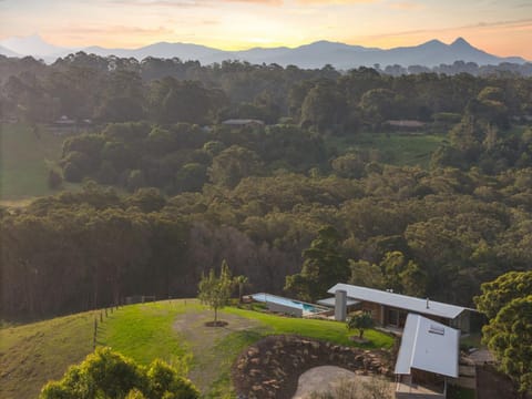 Myocum Ridge Farm House in Coorabell