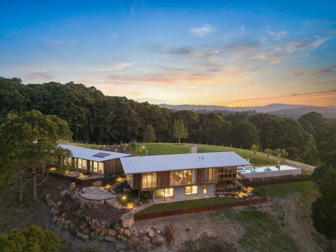 Myocum Ridge Farm House in Coorabell