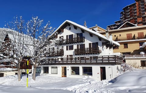 Property building, Day, Natural landscape, Winter, Mountain view