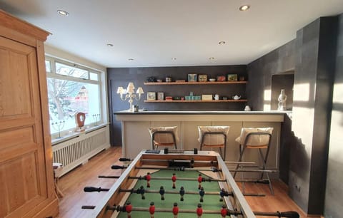 Billiard, Game Room