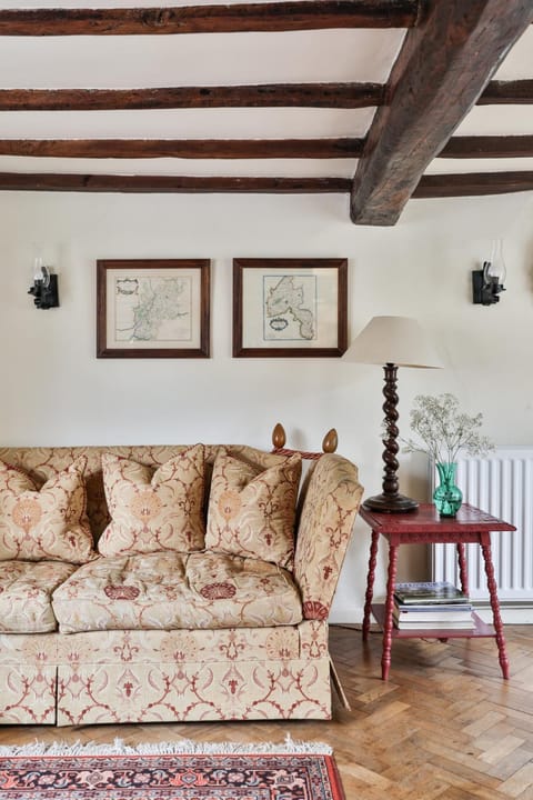 18th century cottage in Hook Norton House in West Oxfordshire District