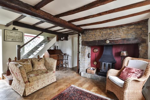 18th century cottage in Hook Norton House in West Oxfordshire District